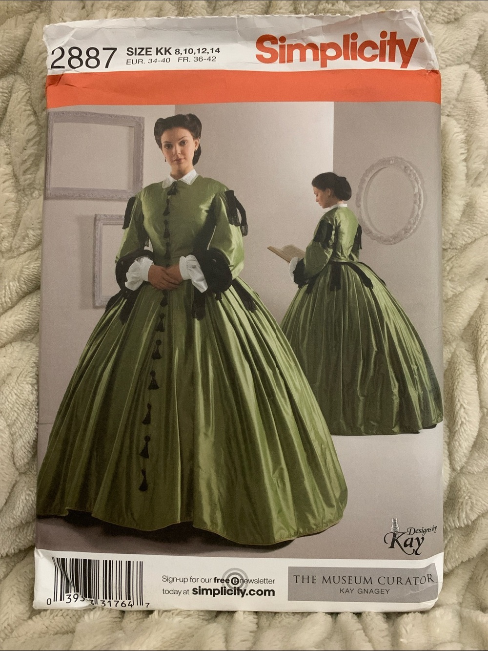 Simplicity 2887 Olive Green Victorian-Style Full Skirt Dress Pattern. Uncut.